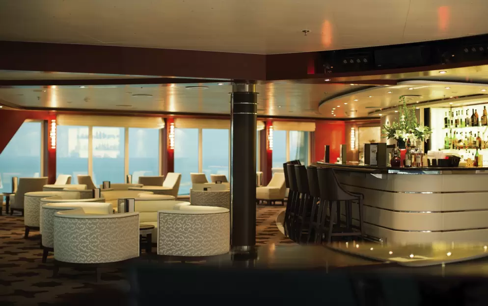 RSSC, Seven Seas Voyager, Observation Lounge.jpg